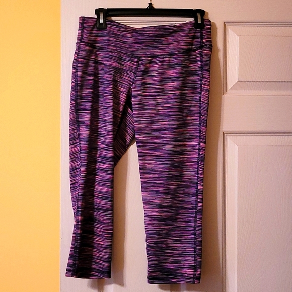 Old Navy Pants & Jumpsuits Womens Capri Leggings Poshmark
